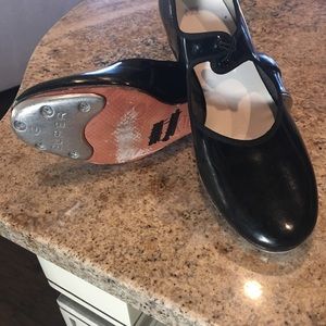 Girls tap shoes - 8 1/2- great shape!